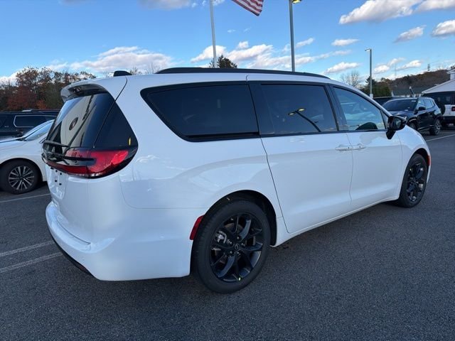 2026 Chrysler Pacifica Select - Photo 3