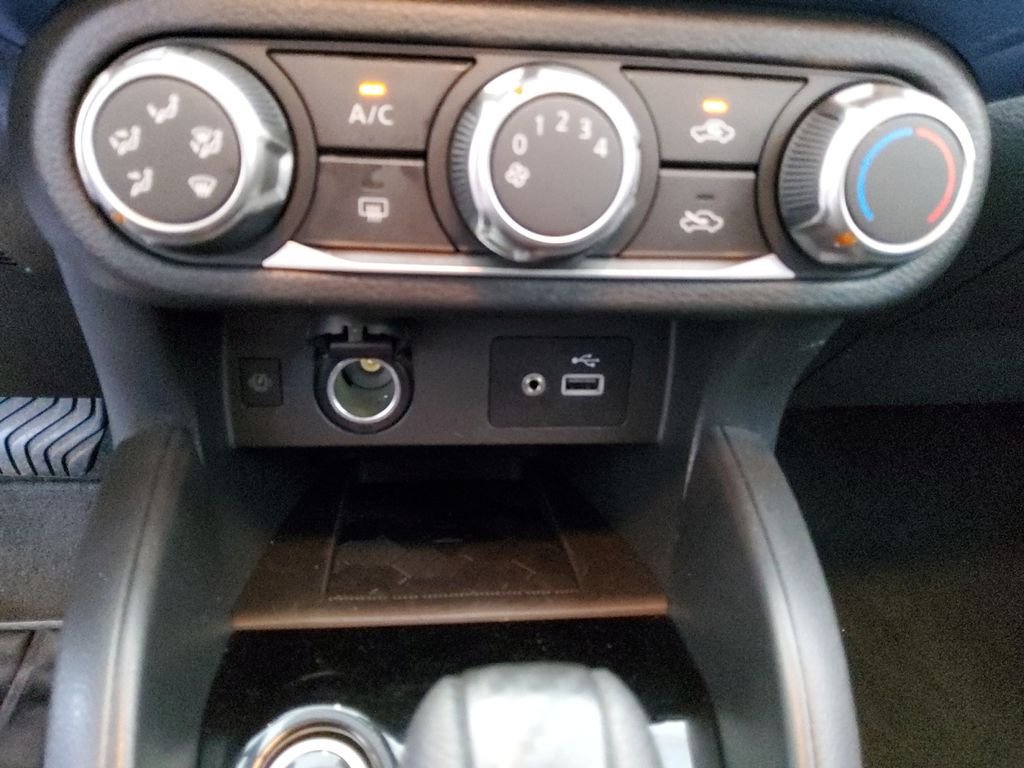 Used 2025 Red Nissan 1.6 SV image 27