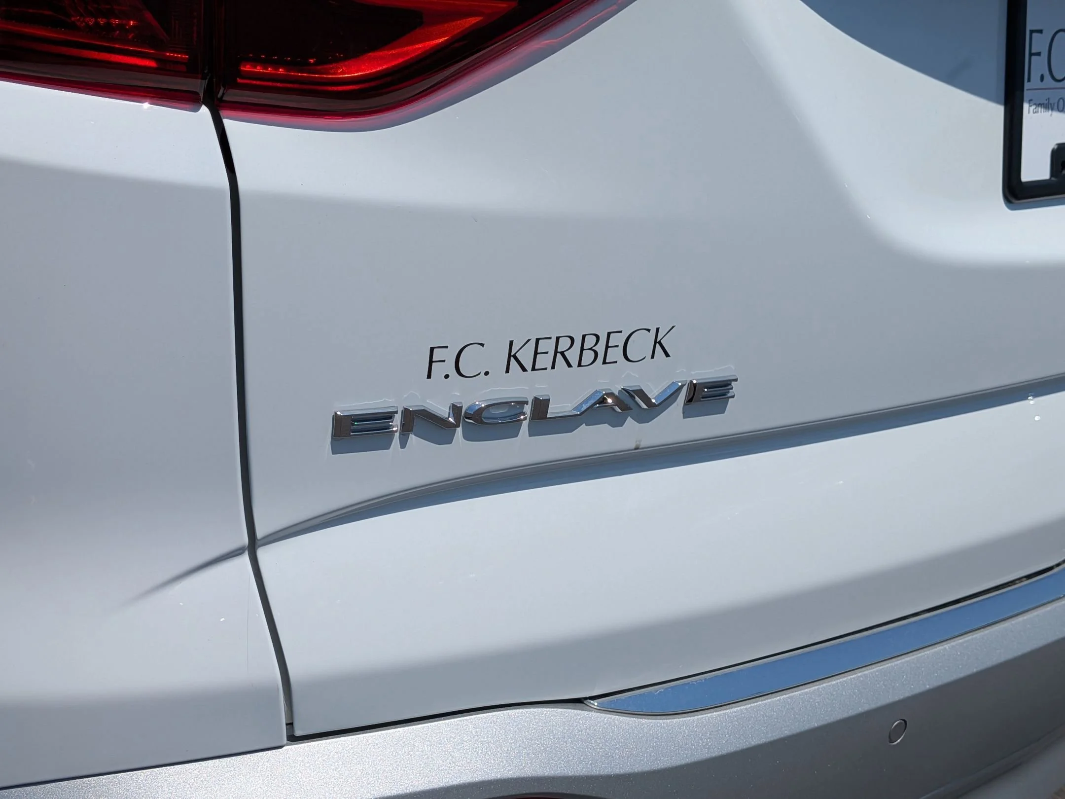 Used 2023 Summit White Buick Essence image 31