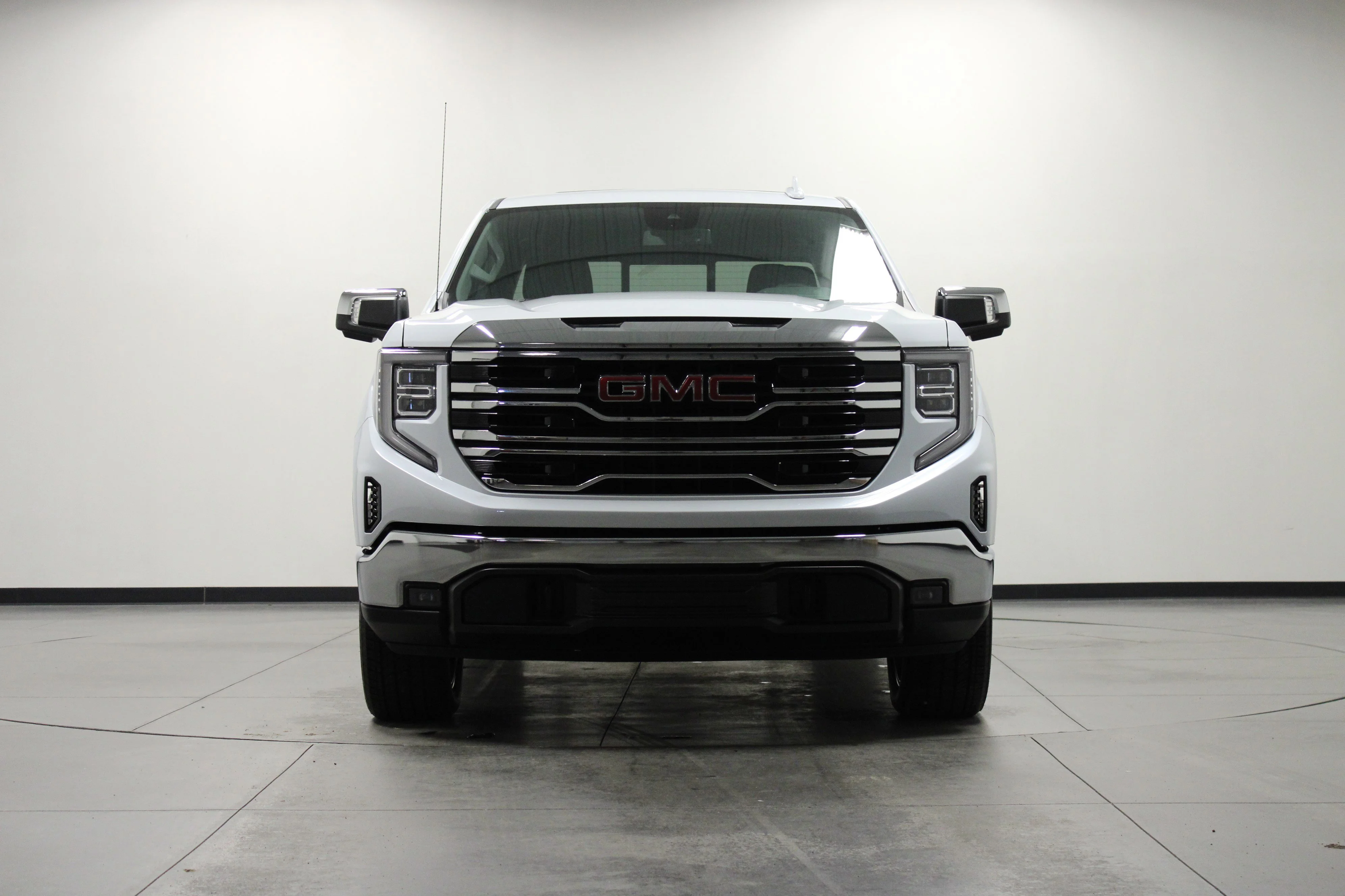 New 2026 Glacier White Tricoat GMC SLT image 9