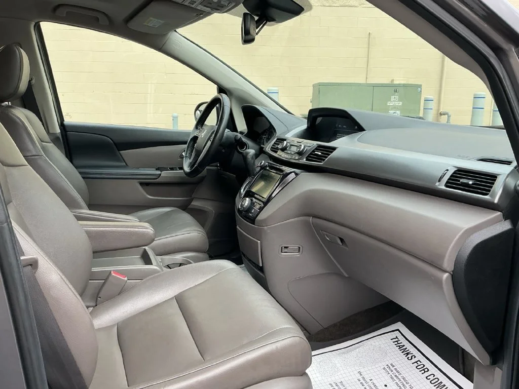 Used 2014 Silver Honda EX-L image 31