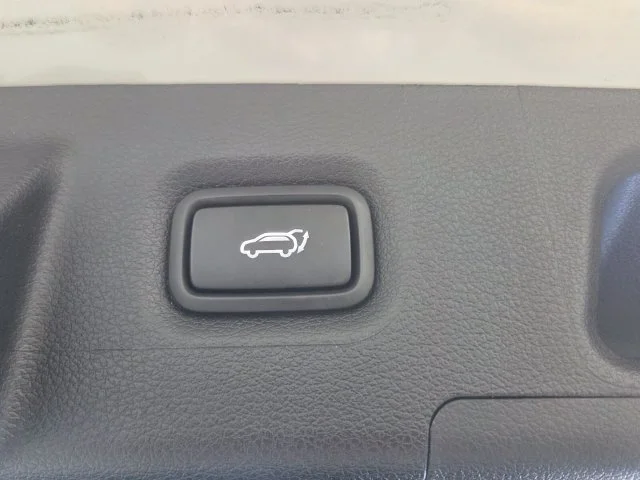 Used 2023 Silver Hyundai SEL image 10