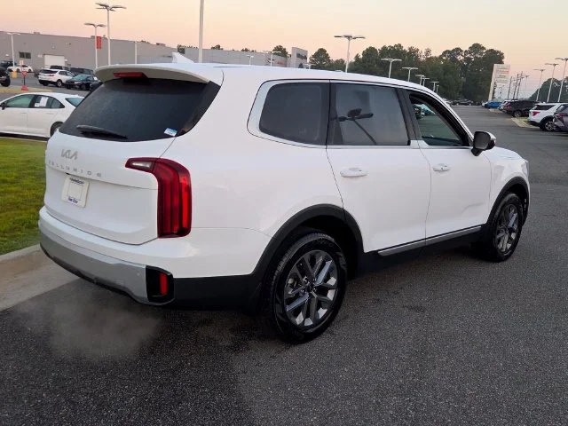 Used 2025 White Kia LX image 15