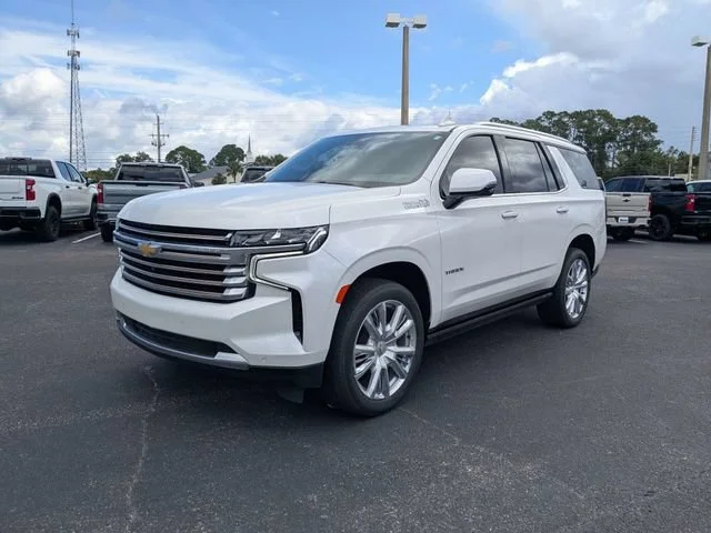 Used 2023 Iridescent Pearl Tricoat Chevrolet High Country image 7