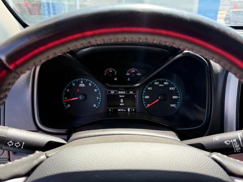Used 2022 SUMMIT WHITE GMC 4WD Elevation image 19