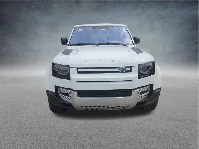 Used 2022 White Land Rover SE image 2