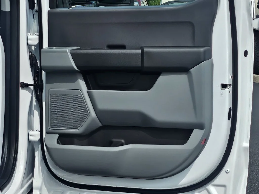New 2027 Oxford White Ford F-350® XL image 34