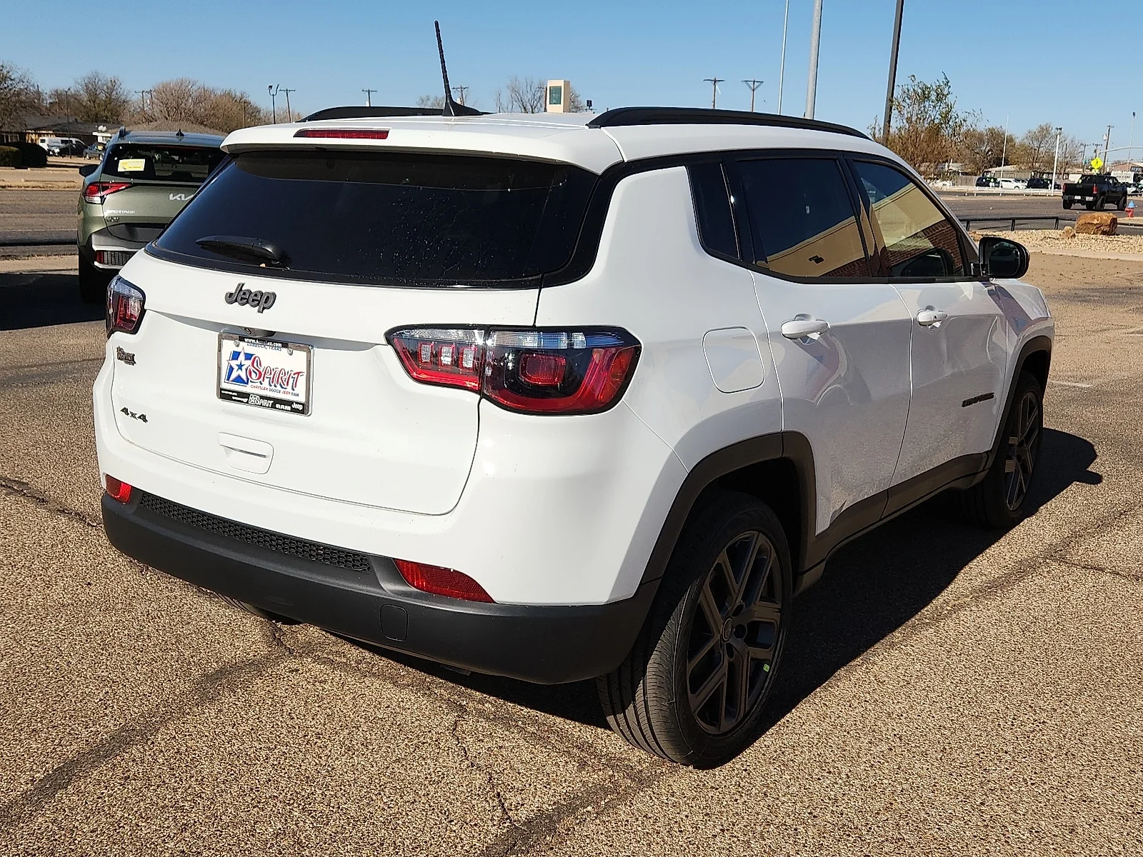 New 2026 PW7 Bright Whit Jeep LATITUDE ALTITUDE 4X4 image 4
