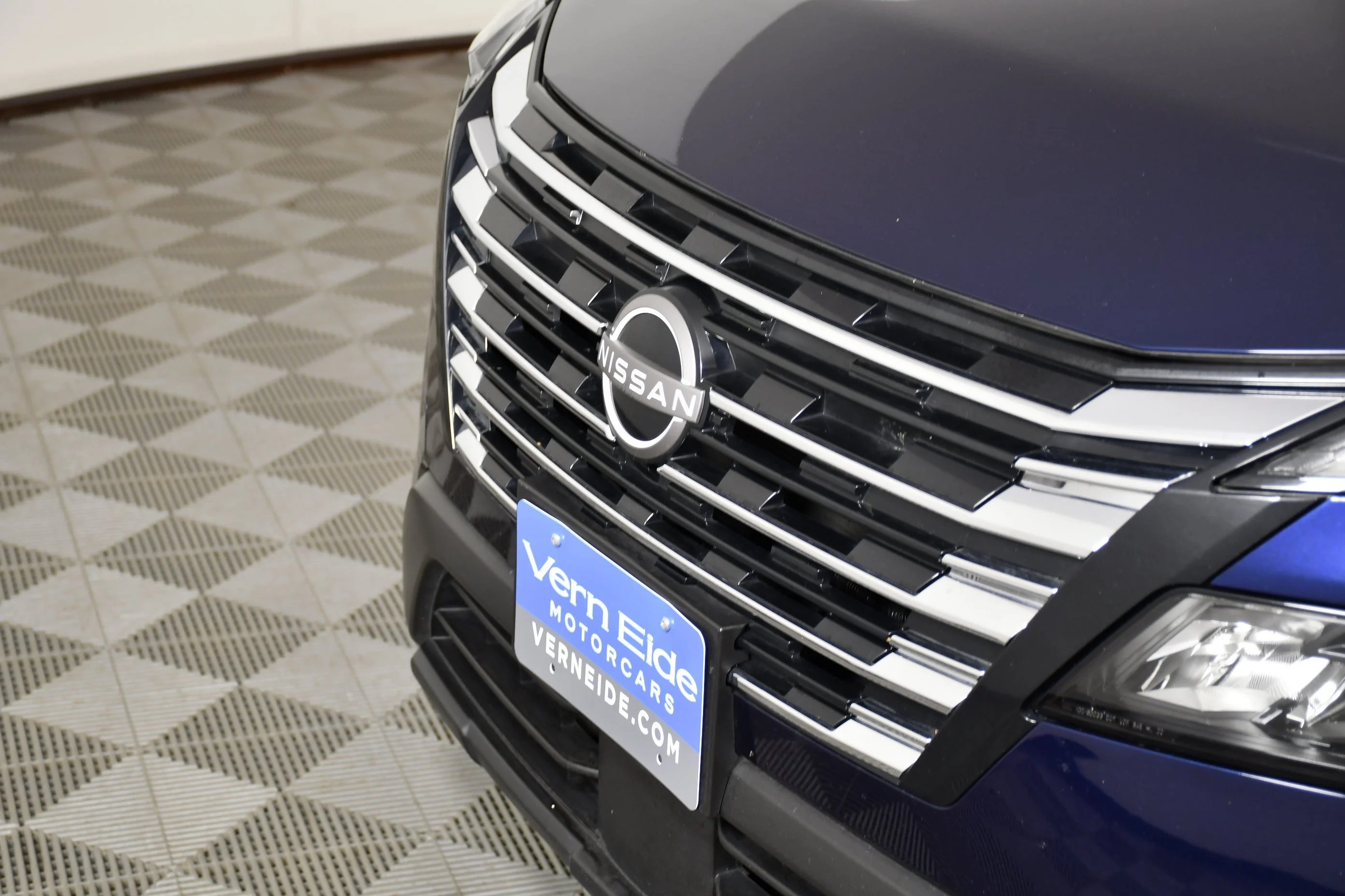 Used 2025 Deep Ocean Blue Pearl Nissan SV image 11