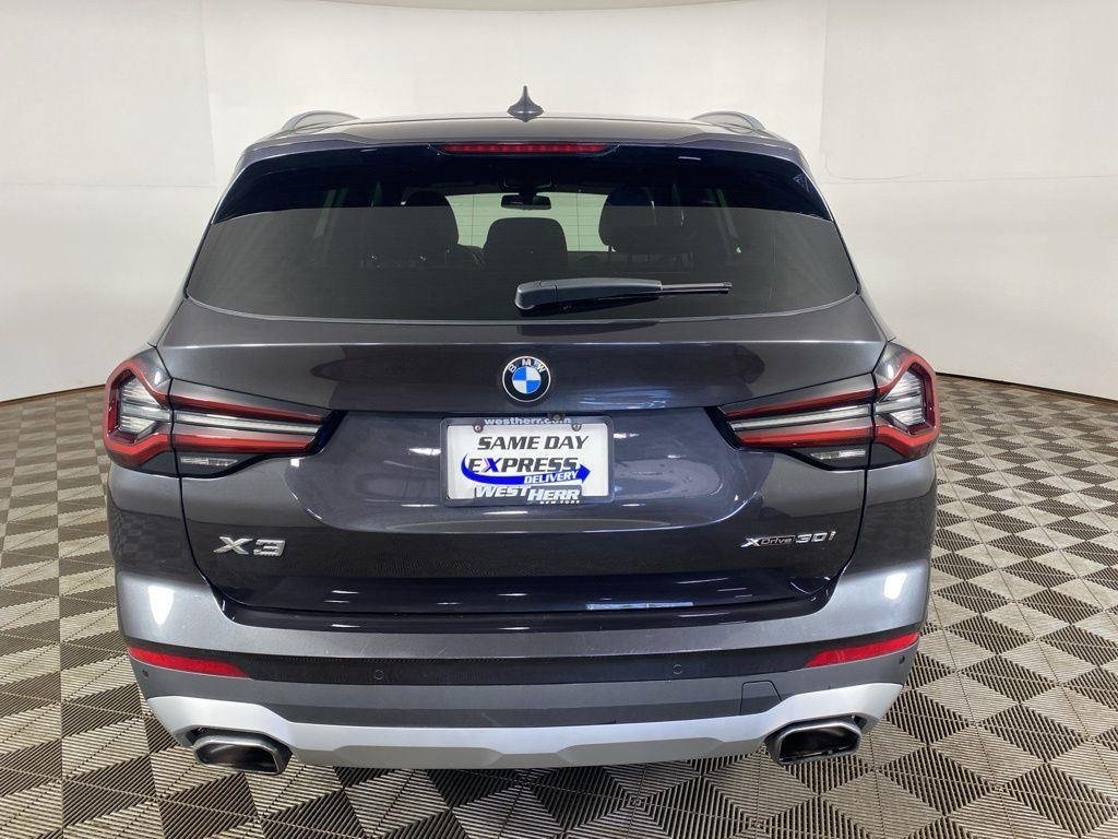Used 2022 Dark Graphite BMW xDrive30i image 7