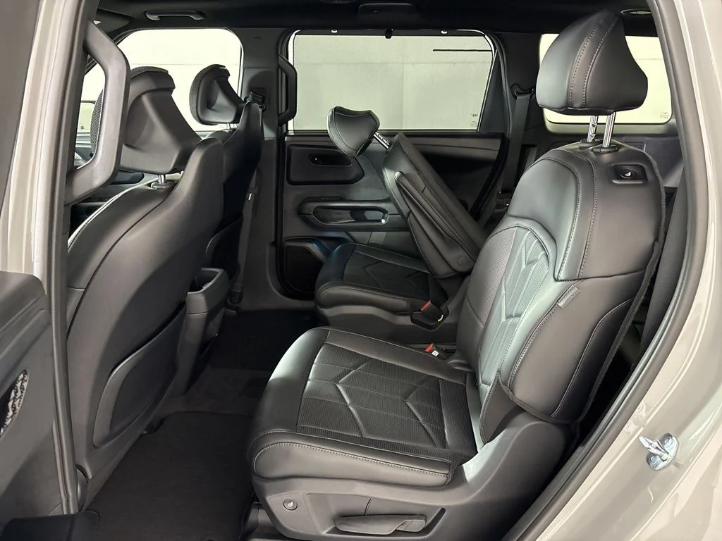 New 2027 Wolf Gray Kia X-LINE SX image 29