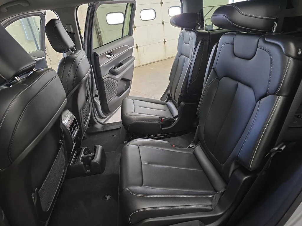 Used 2023 Silver Jeep Limited image 16