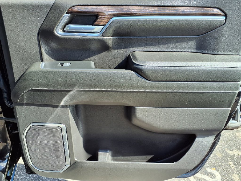 Used 2024 Onyx Black GMC Elevation image 22