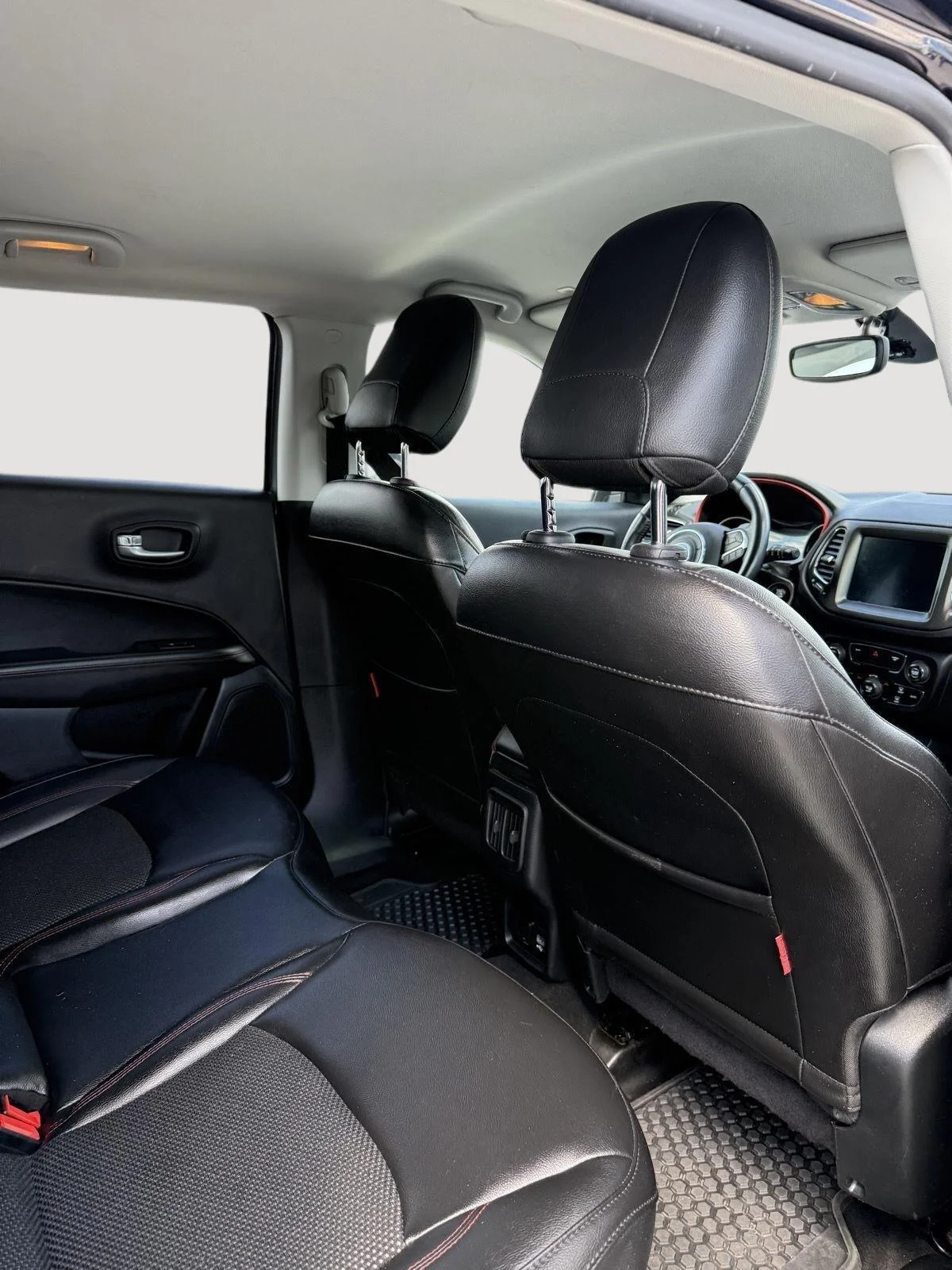 Used 2018 Billet Silver Metallic Clearcoat Jeep Trailhawk image 24