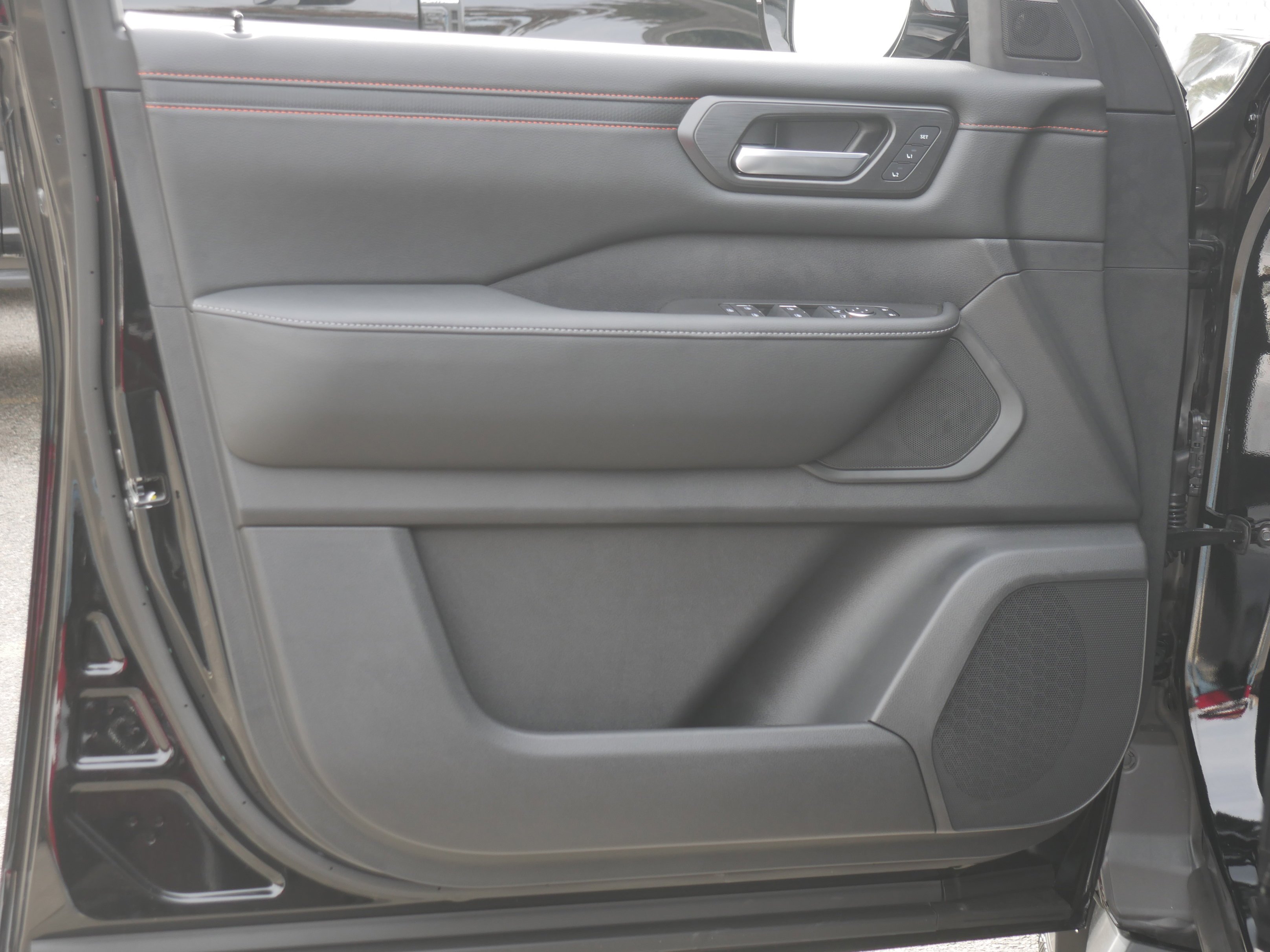 2026 Nissan Armada PRO-4X - Photo 38