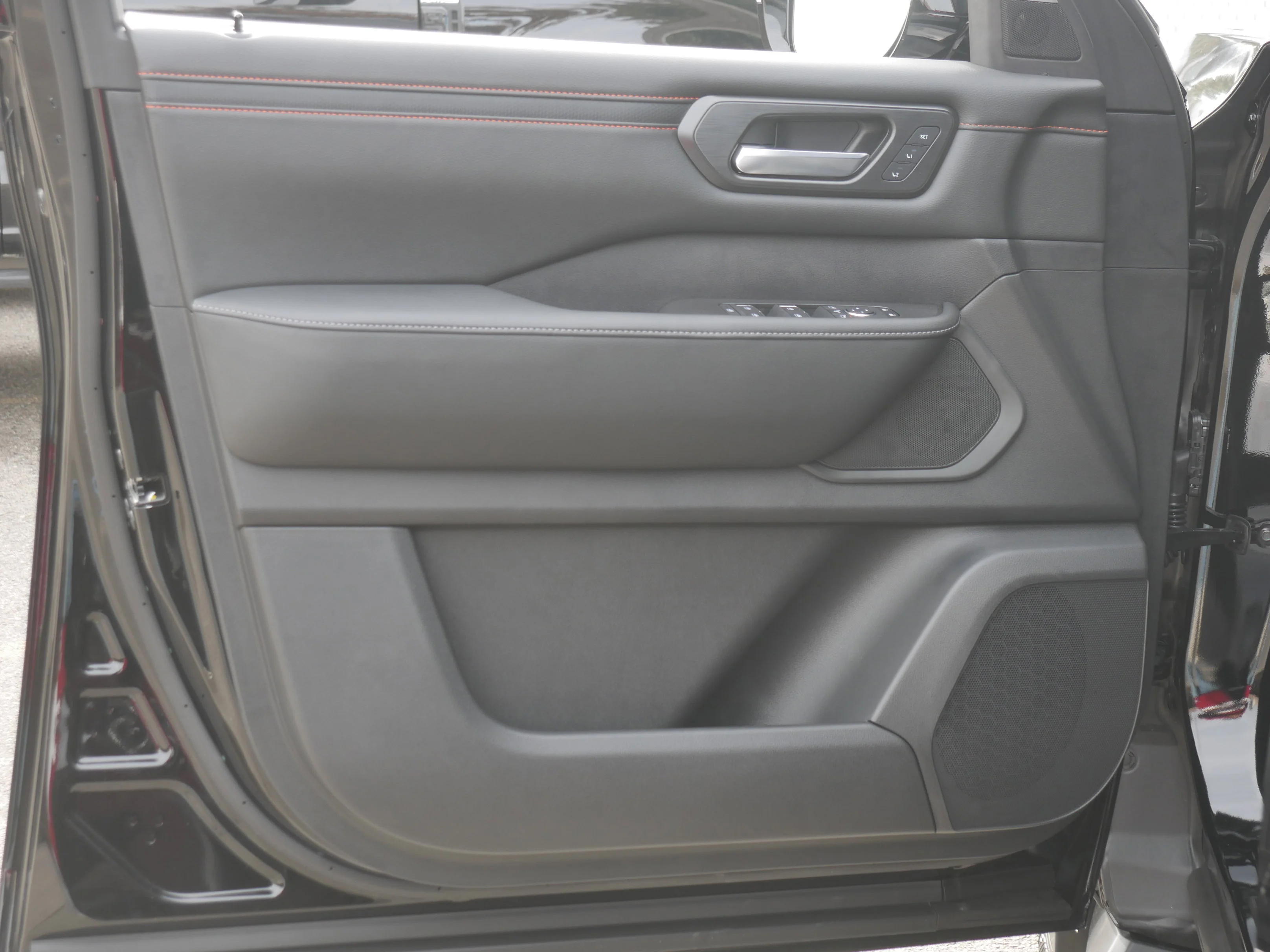 2026 Nissan Armada PRO-4X - Photo 38