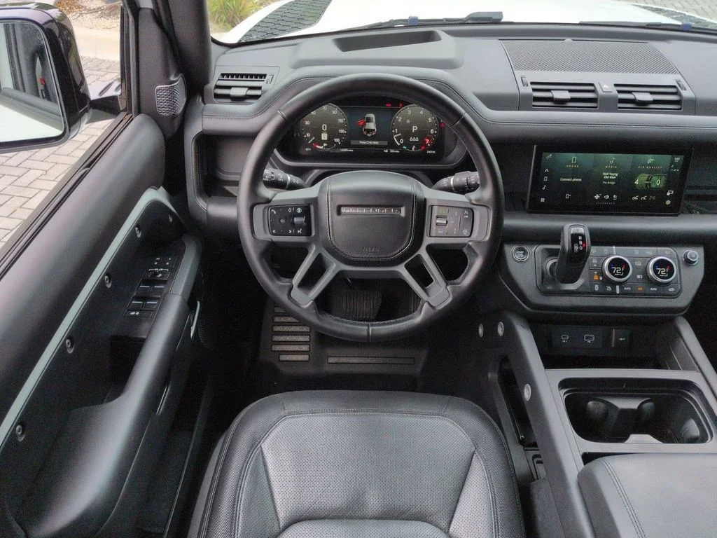 Used 2024  Land Rover X-Dynamic SE image 15