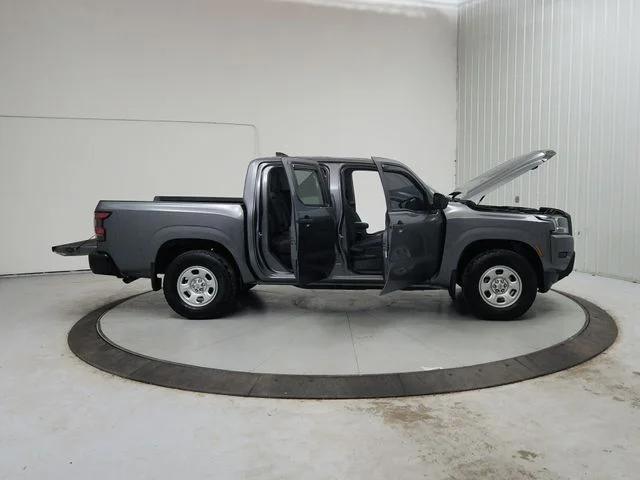 Used 2022 Gray Nissan S image 17