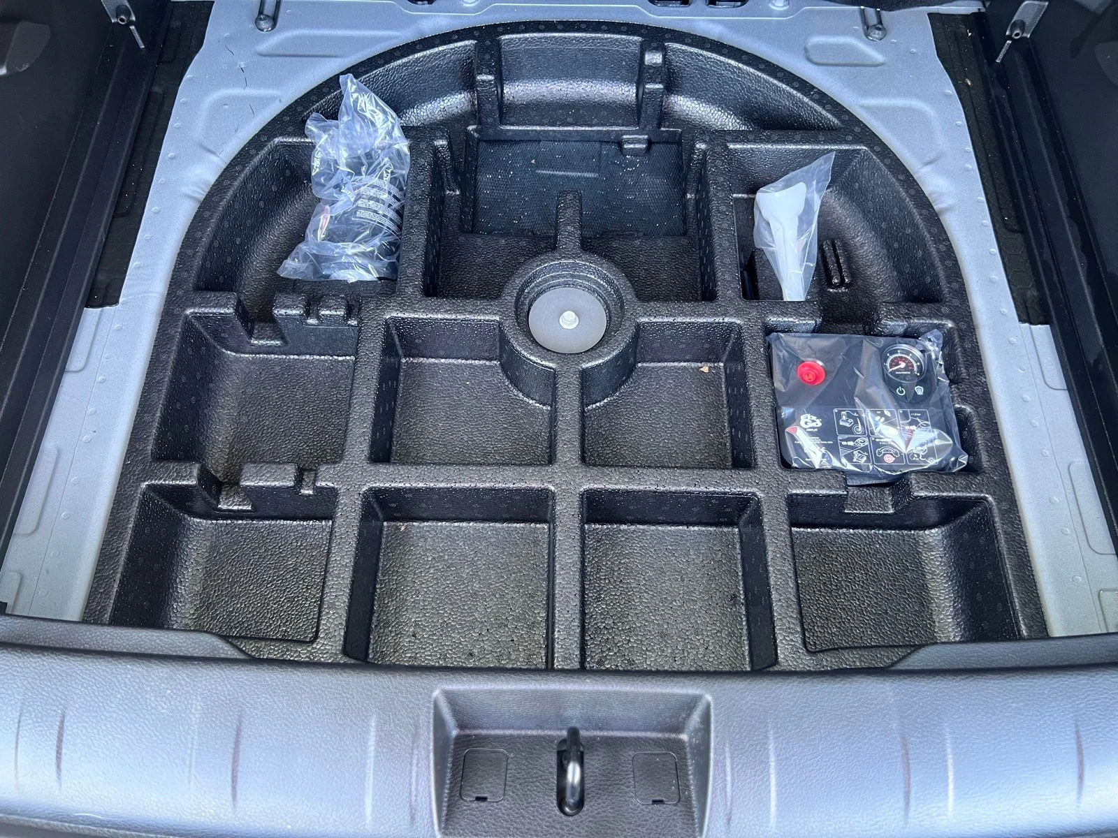 Used 2023 Black Clearcoat Jeep Altitude image 12
