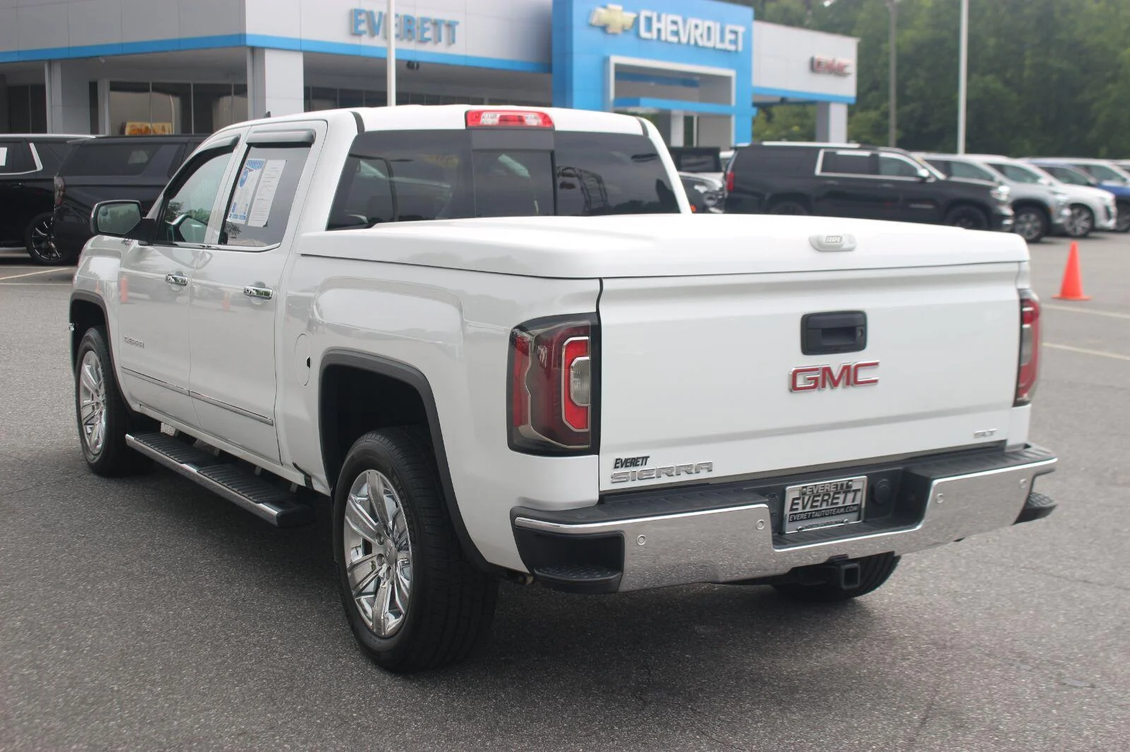 Used 2018 SUMMIT WHITE GMC SLT image 5