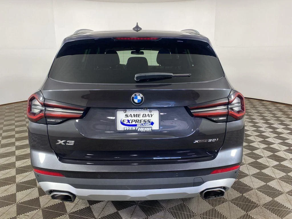Used 2022 Dark Graphite BMW xDrive30i image 7