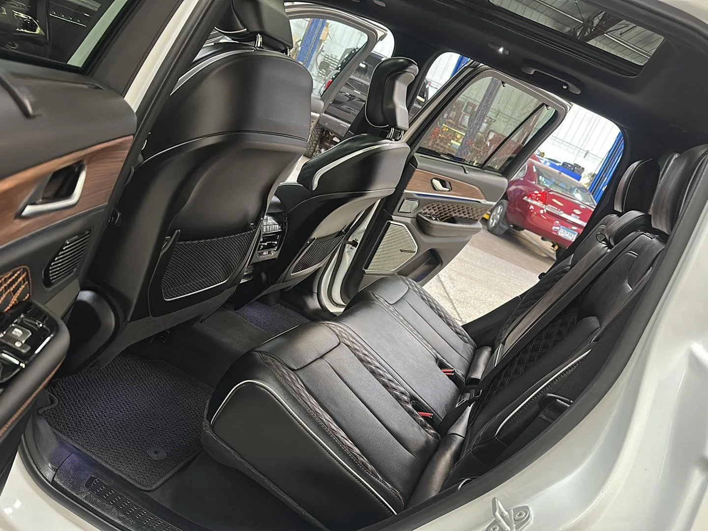Used 2023 Bright White Clearcoat Jeep Summit image 29