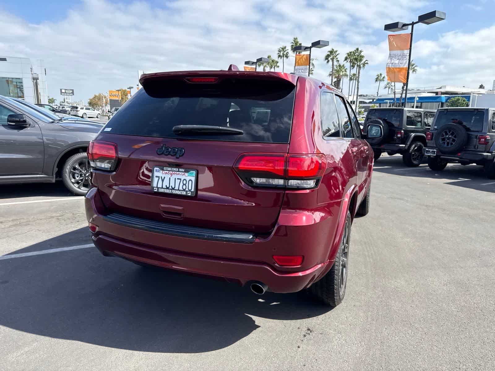 Used 2017 Velvet Red Pearlcoat Jeep Altitude image 16