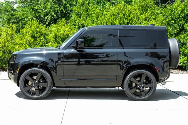 New 2026 Santorini Black Metallic Land Rover V8 image 16