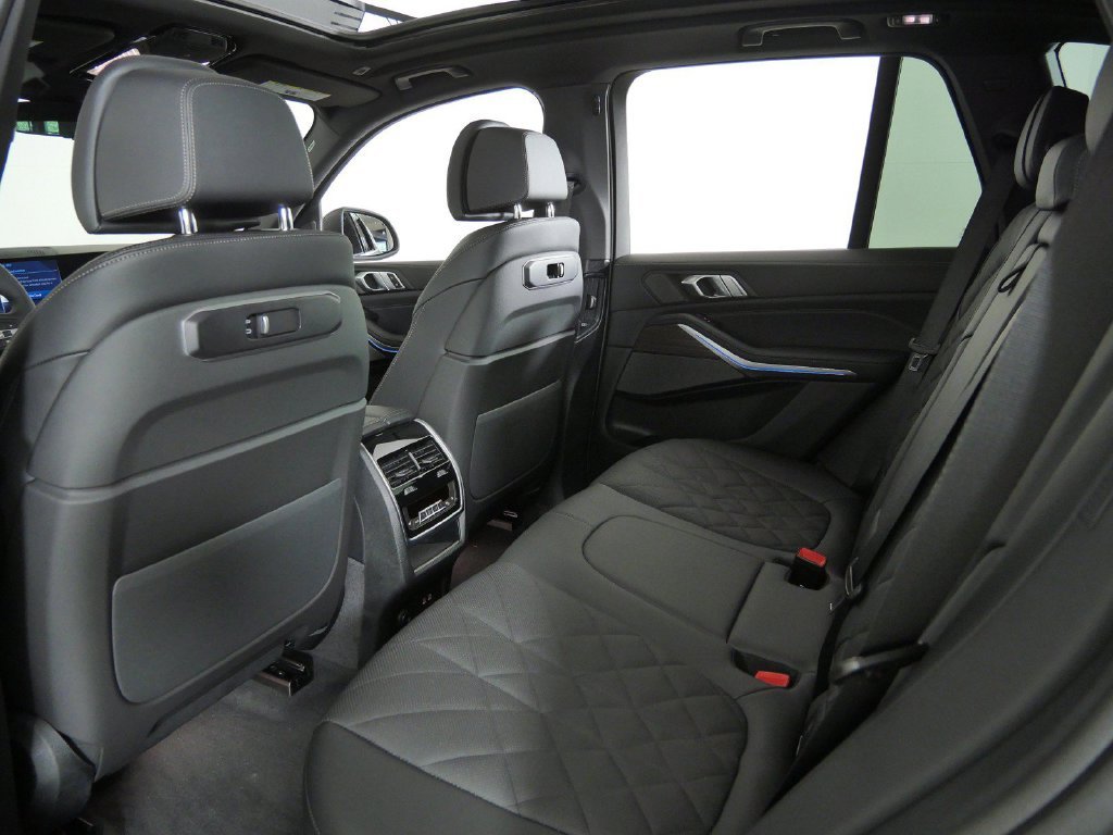 New 2026 Manhattan Green Metallic BMW xDrive50e image 32