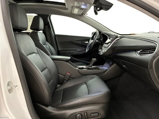 Certified Used 2018 IRIDESCENT PEARL TRICOAT Chevrolet Premier image 14
