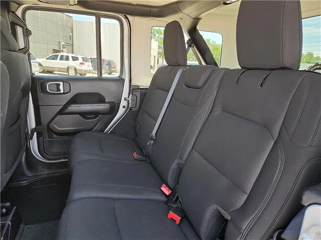 Used 2022 Silver Zynith Clearcoat Jeep Sahara 4x4 image 9