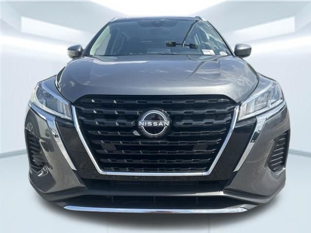 Used 2023 Gray Nissan SV image 2