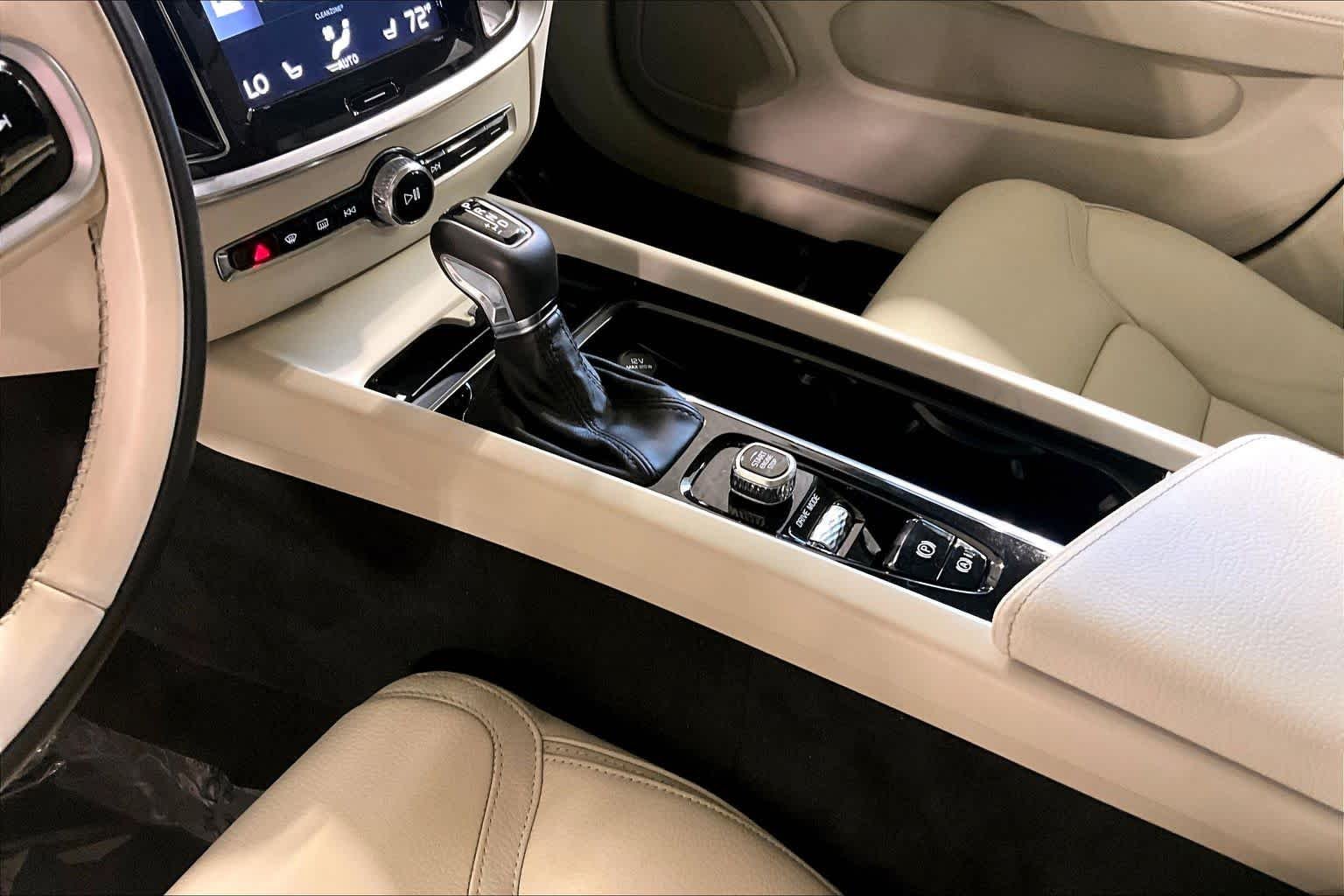 Used 2020 Pine Grey Metallic Volvo  image 16