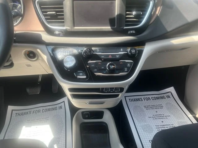 Used 2023 White Chrysler LX image 11