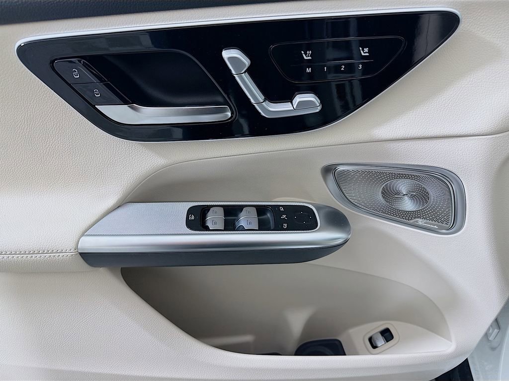 New 2026 Polar White Mercedes-Benz GLC 300 image 51
