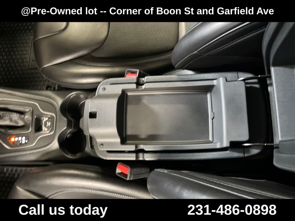 Used 2019 White Jeep Latitude Plus image 24