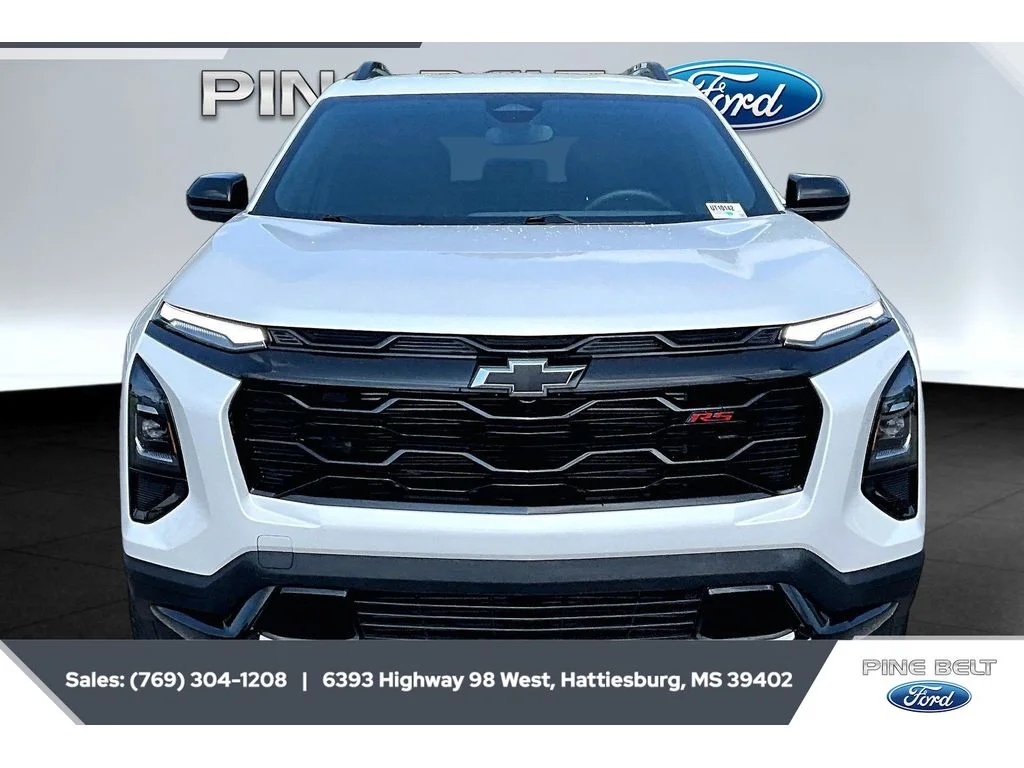 Used 2025 Iridescent Pearl Tricoat Chevrolet FWD RS image 3