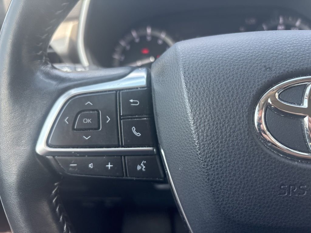 Used 2021 Blizzard Pearl Toyota XLE image 18