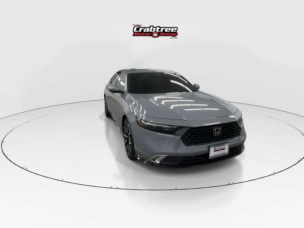 Used 2025  Honda Touring image 2