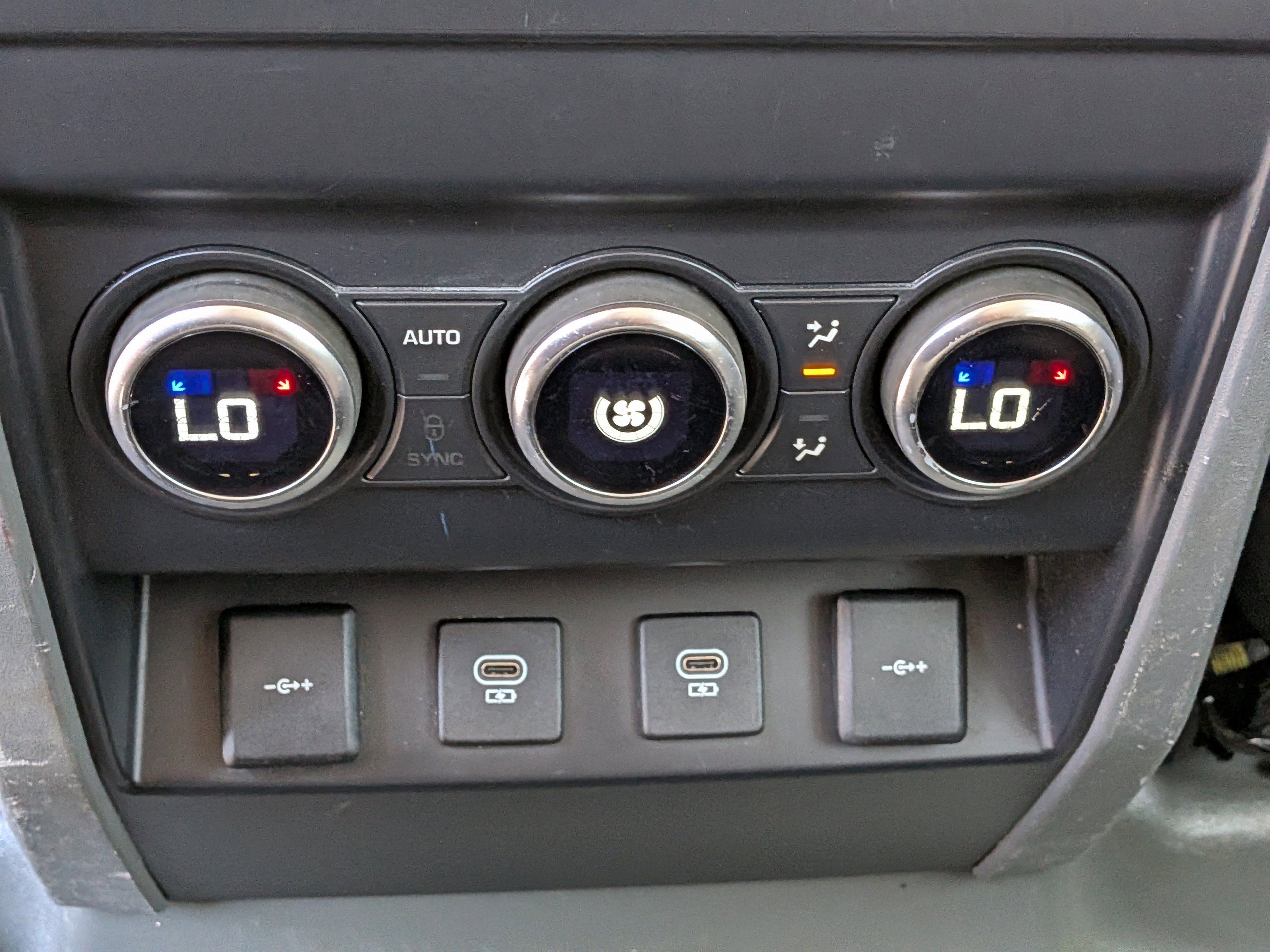 Used 2022 Santorini Black Metallic Land Rover SE image 15