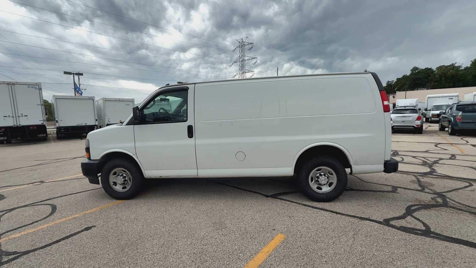 Used 2019 SUMMIT WHITE Chevrolet Work Van image 5