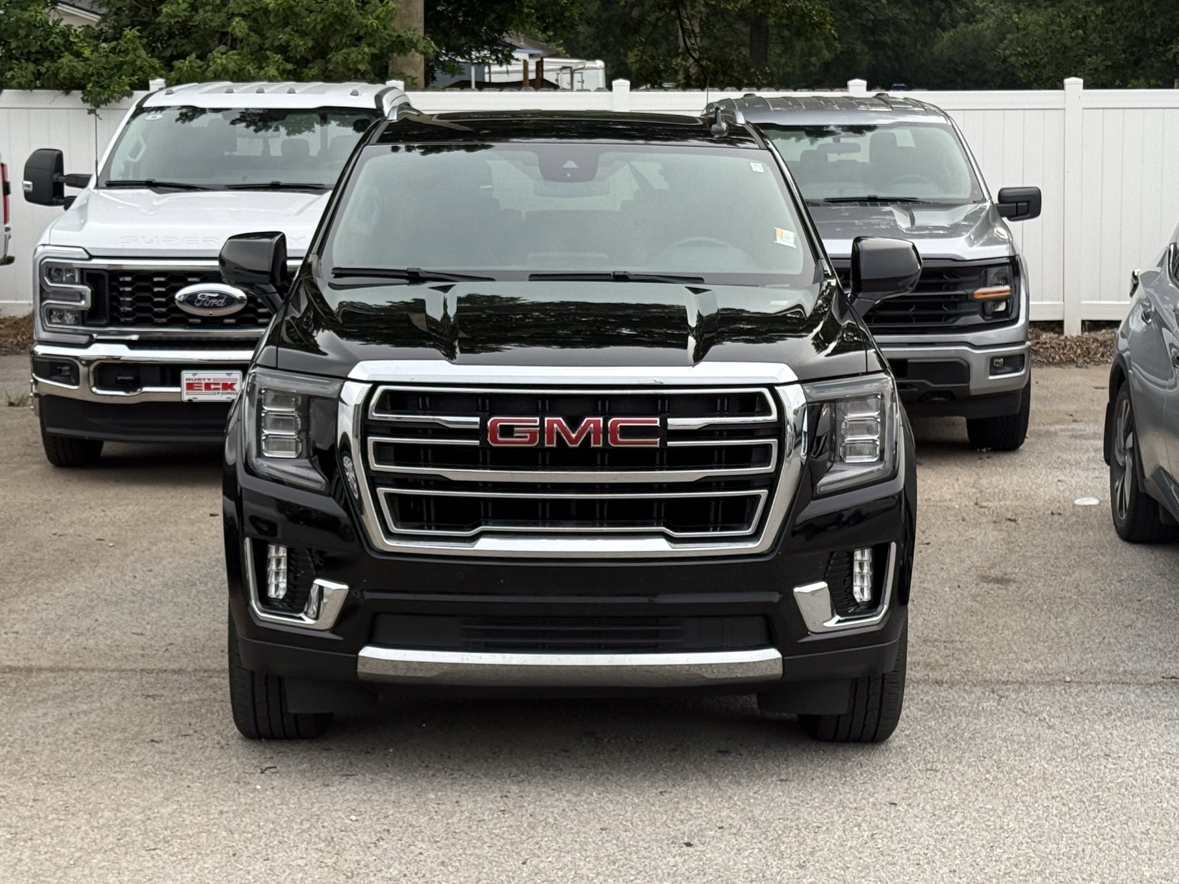 Used 2023 Onyx Black GMC SLT image 2