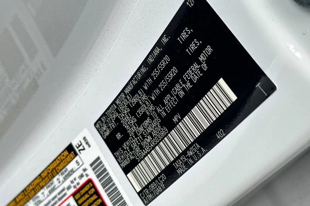 Used 2024 Pearl Toyota XLE image 27