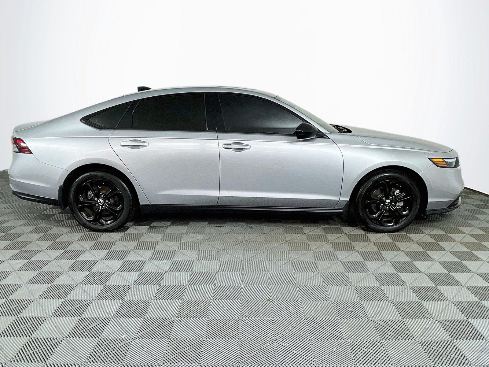 Used 2025 Solar Silver Metallic Honda SE image 12