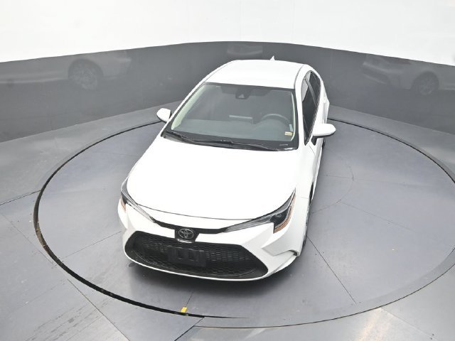 Used 2021 White Toyota LE image 24