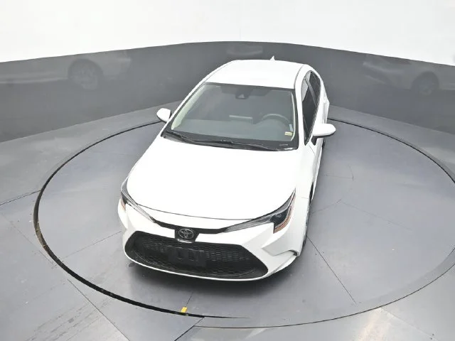 Used 2021 White Toyota LE image 24
