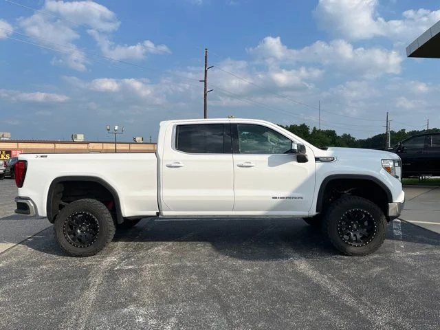 Used 2022 White GMC SLE image 1