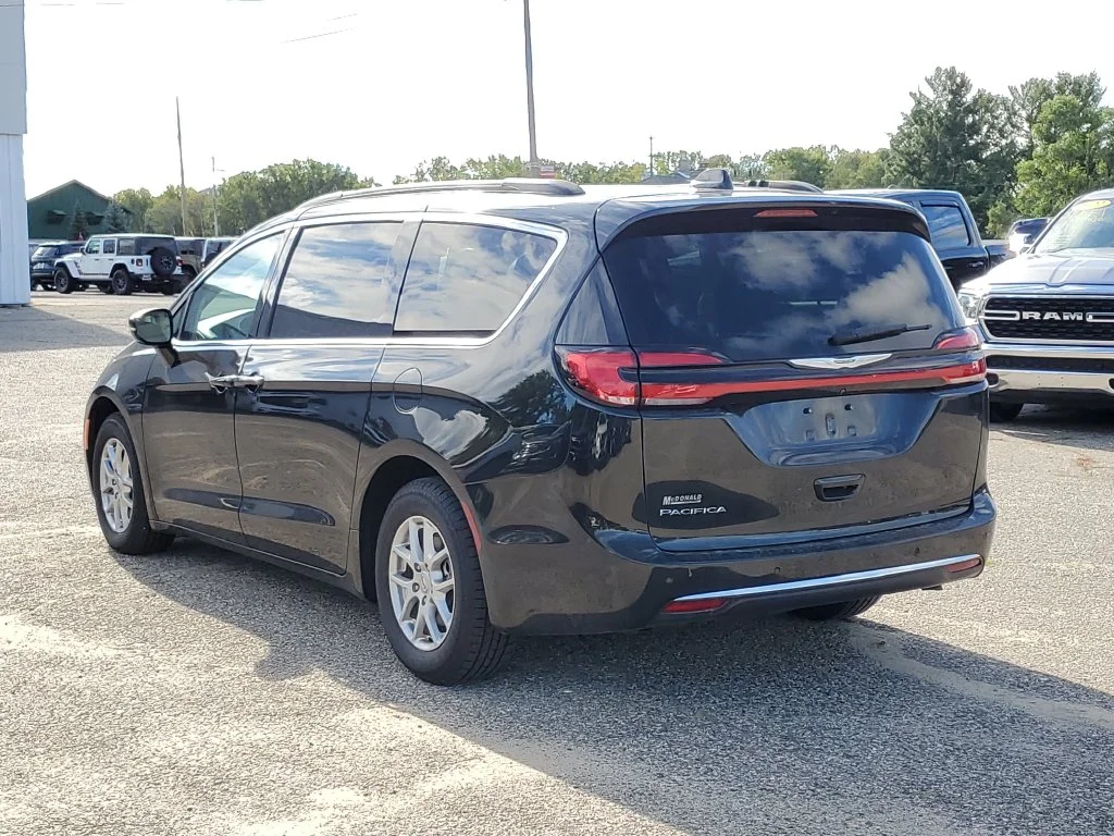 Used 2022 Black Chrysler Touring L image 4