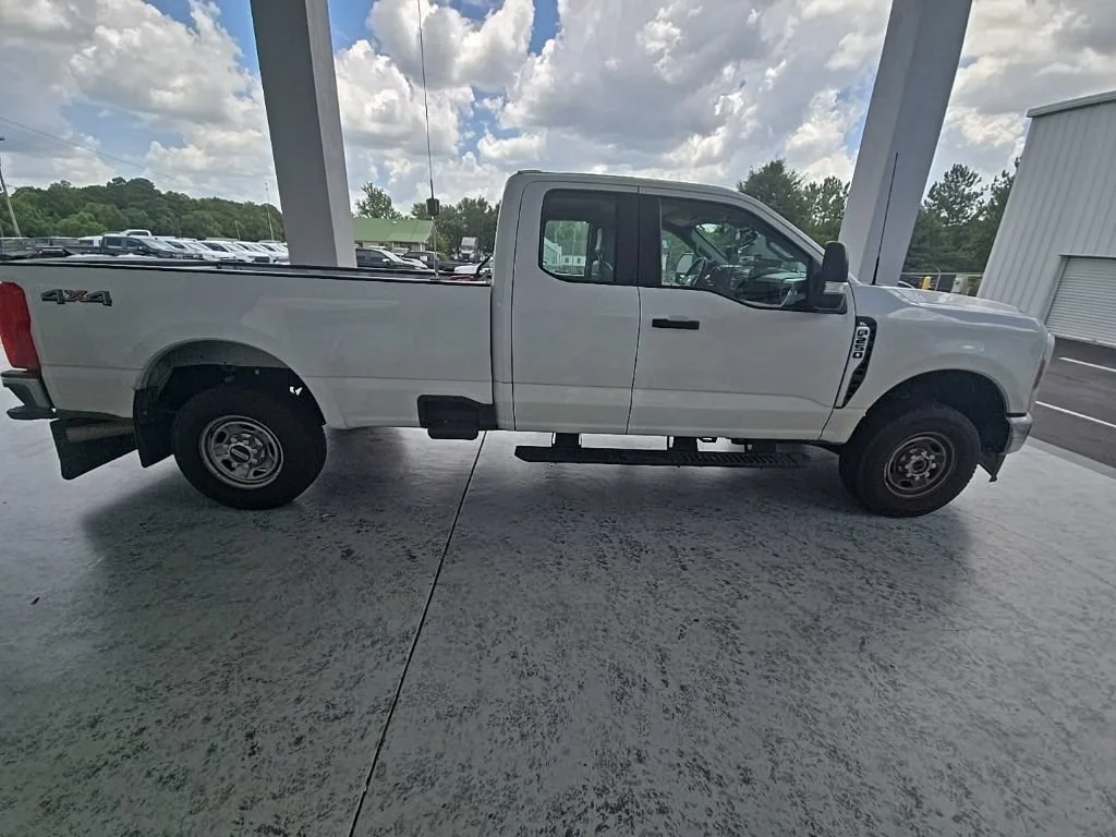 Used 2026 Oxford White Ford XL image 10