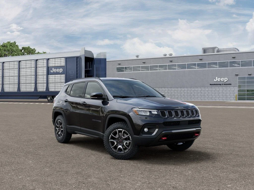 New 2026 Diamond Black Crystal Pearl-Coat Exterior Paint Jeep Trailhawk image 5